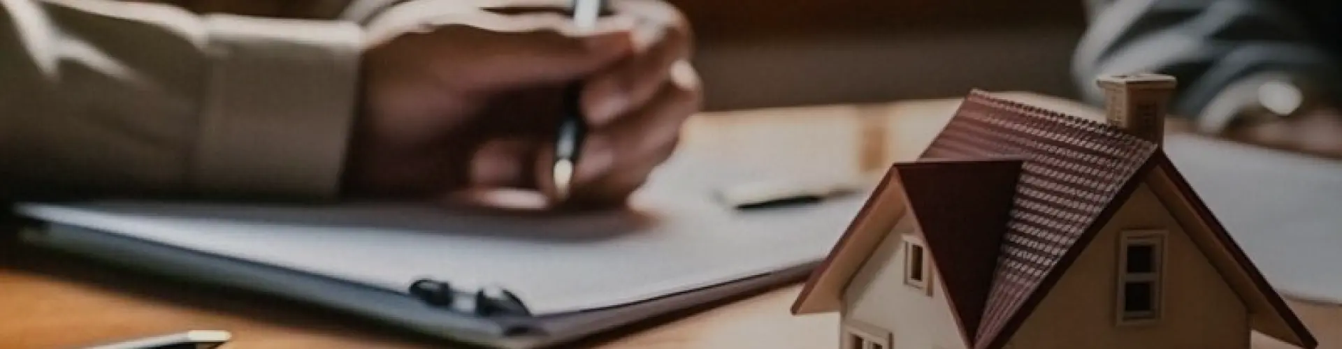 home_finance_bann_desk