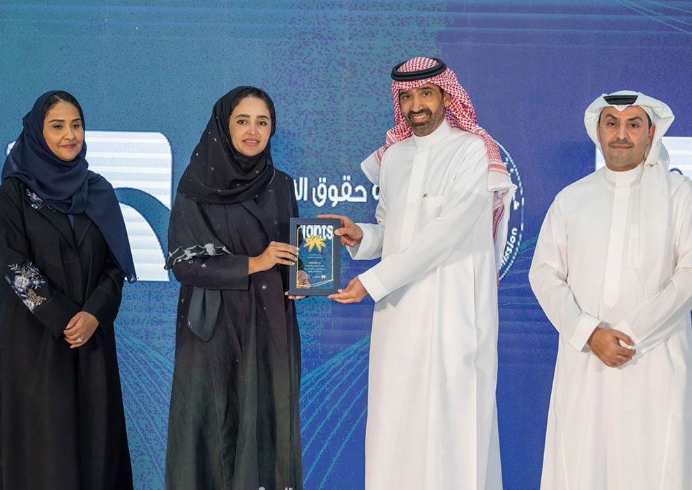 معالي وزير الموارد البشرية والتنمية الاجتماعية  يكرم البنك السعودي للاستثمار لكونه من افضل الجهات المالية في شمولية الخدمات المصرفية المقدمة للأشخاص ذوي الإعاقة