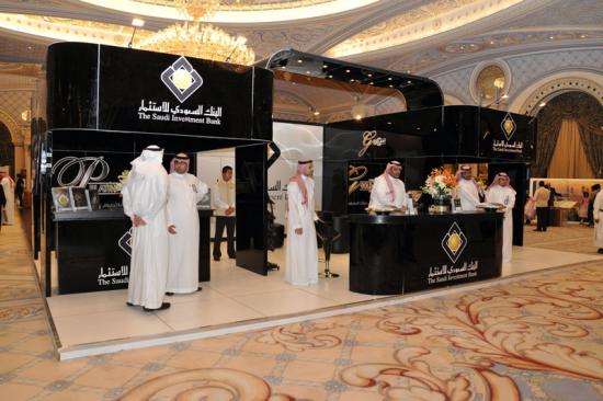  المدخل الرئيسي لمعرض المقتنيات العالمية الفاخرة في فندق الريتز كارلتون برعاية البنك السعودي للاستثمار