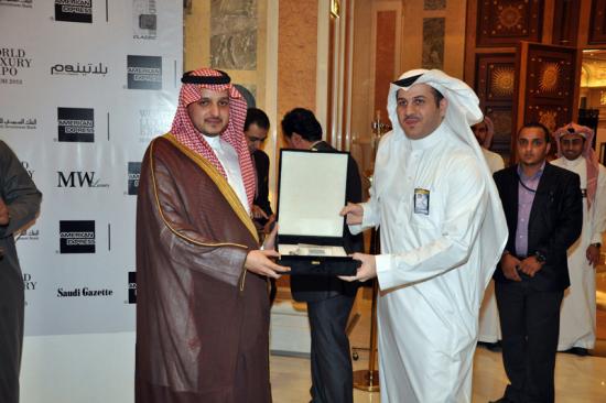  المدخل الرئيسي لمعرض المقتنيات العالمية الفاخرة في فندق الريتز كارلتون برعاية البنك السعودي للاستثمار