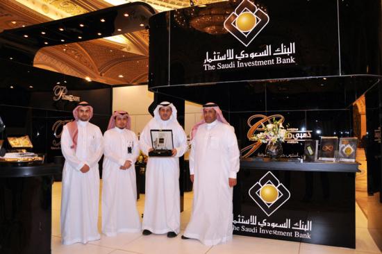  المدخل الرئيسي لمعرض المقتنيات العالمية الفاخرة في فندق الريتز كارلتون برعاية البنك السعودي للاستثمار