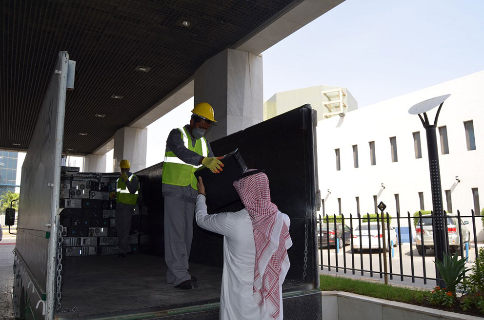 اكفل يتيم بجهازك القديم