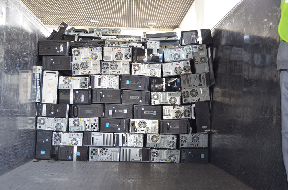 اكفل يتيم بجهازك القديم