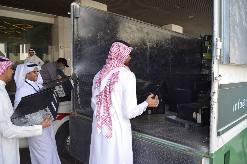 اكفل يتيم بجهازك القديم