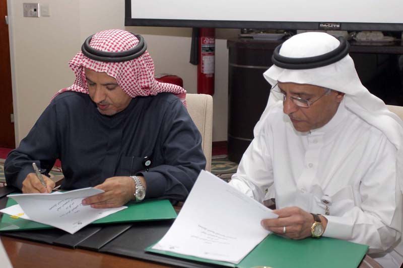 Signing the mortgage agreement with the Industrial Development Fund