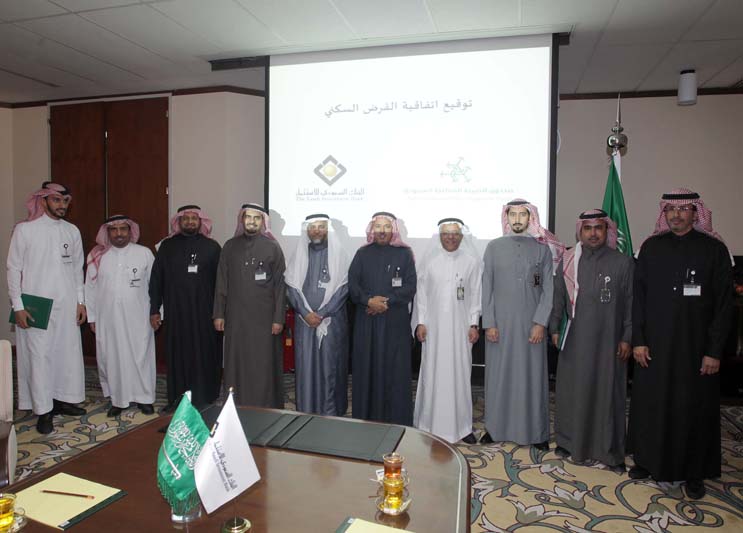 Signing the mortgage agreement with the Industrial Development Fund
