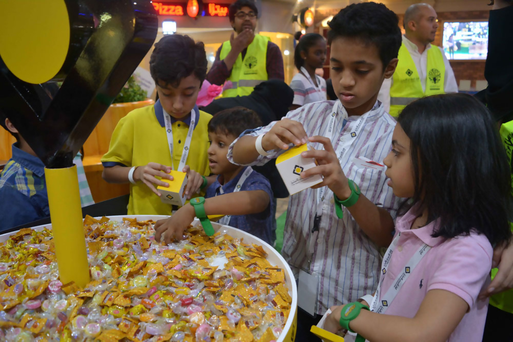 SAIB staff children prepare Eid gifts at Minopolis City for children of (Ensan) charity